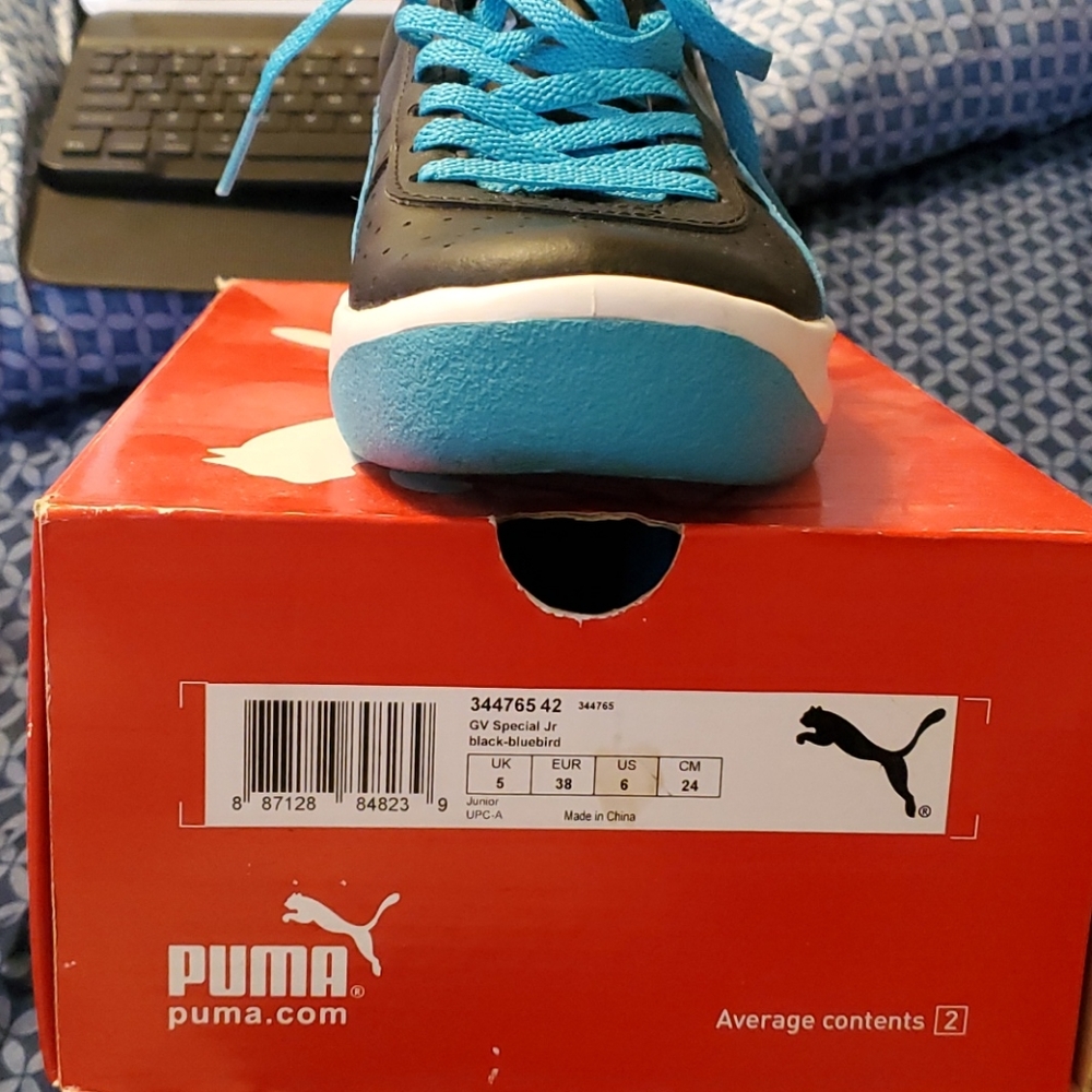 Sneakers - Picture 2 of 3